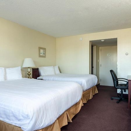Irving West Hotel Gander Exterior foto